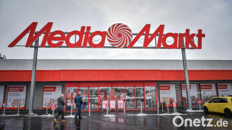 Ohne Nachweis geht inzwischen nichts mehr: Der Marktredwitzer Media-Markt beugt sich der Anordnung des Wunsiedler Landratsamts. Kunden müssen jetzt wieder beweisen, dass sie geimpft oder genesen sind. Archivbild: Florian Miedl