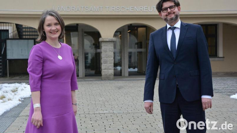 Martina Puff und ihr Stellvertreter Armin Engel tragen seit dem 1. Januar 2022 die Verantwortung am Staatlichen Schulamt Tirschenreuth. Bild: jr