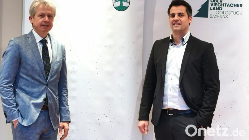 Bürgermeister Rudolf Teplitzky (rechts) freut sich über den Besuch des neuen OTH-Präsidenten Professor Dr. Clemens Bulitta im Rathaus. Es gibt Ideen für neue Kooperationen mit der Technischen Hochschule Amberg/Weiden. Bild: Portner