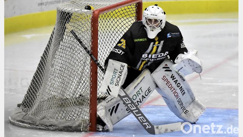 Timon Bätge wird im Tor des ERSC Amberg am Freitag einiges zu tun bekommen. Auch am Sonntag in Kempten, denn im Hinspiel kassierten die Löwen eine 3:6-Niederlage. Archivbild: Hubert Ziegler