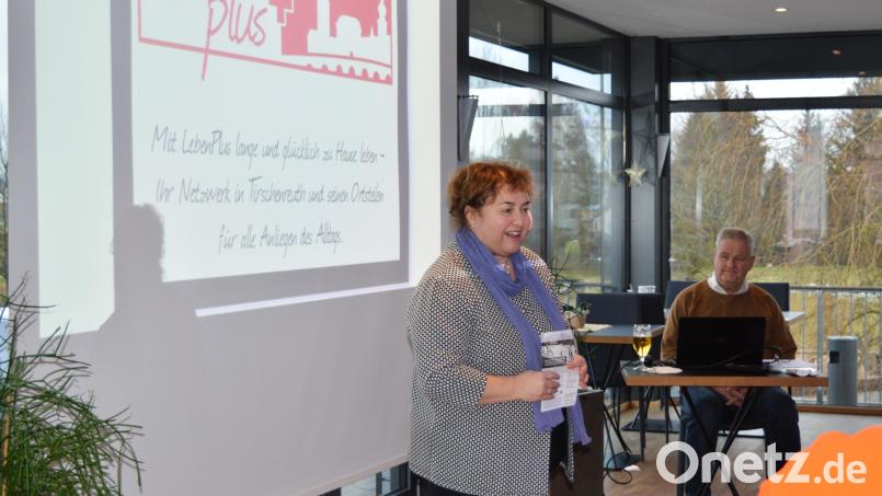 Quartiersmanagerin Cornelia Stahl konnte Stadtheimatpfleger Eberhard Polland für einen weiteren interessanten Zeitzeugen-Vortrag gewinnen. Bild: Leben Plus/exb
