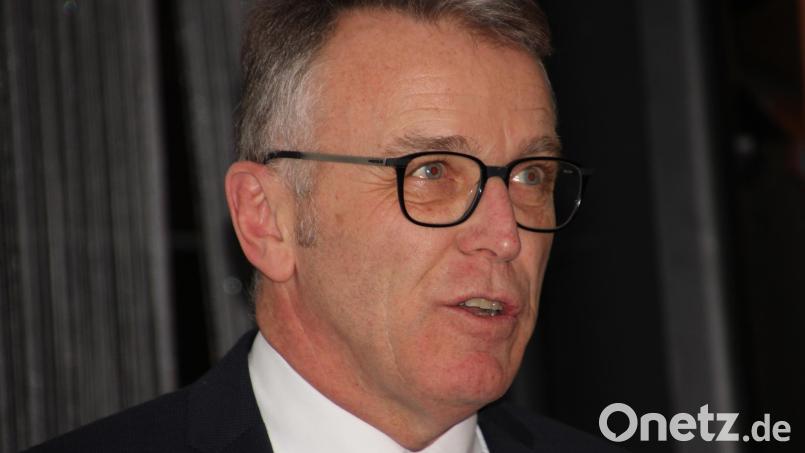 Bürgermeister Franz Stahl forderte: &quot;Halten Sie Distanz zu den sogenannten Weltverbesserern.&quot; Bild: kro