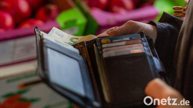 Einen Vorfall um eine Geldbörse, der sich in einem SB-Markt in Sulzbach-Rosenberg abgespielt hat, ahndet das Amtsgericht Amberg mit 30 Tagessätzen zu je 15 Euro, also insgesamt 450 Euro. Symbolbild: Fernando Gutierrez-Juarez/dpa