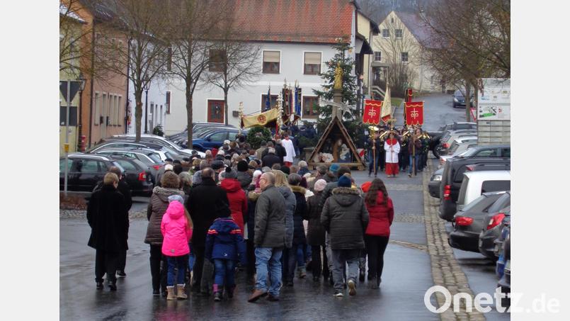 Muss heuer gestrichen werden: Die festliche Prozession um den Marktplatz. Archivbild: amö