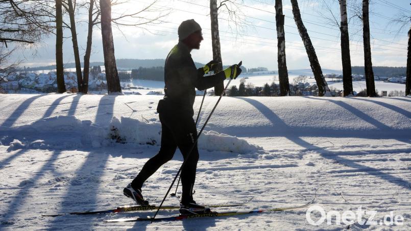 Viele Langläufer warten - wie hier in Windischeschenbach - auf den nächsten ergiebigen Schneefall und schnallen sich dann ihre Ski an. Glücklich darf sich schätzen, wer bereits eine Ausrüstung hat. Archivbild: Gabi Schönberger