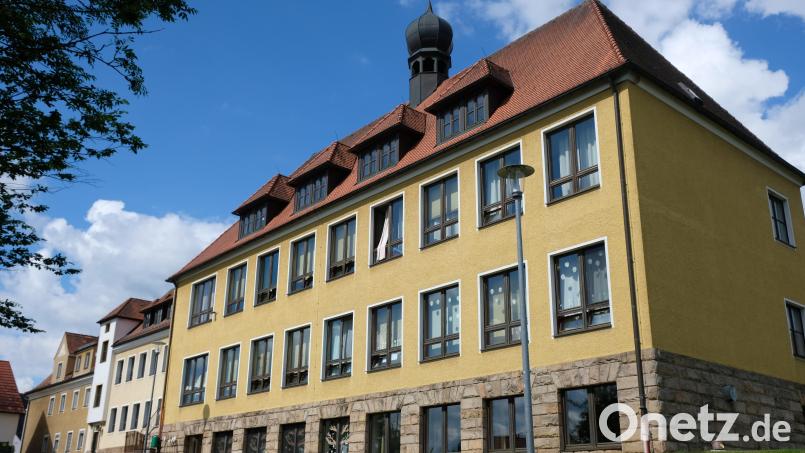 Mit kleineren &quot;Sofortmaßnahmen&quot; will der Marktgemeinderat den Geruchsbelästigungen in der Grund- und Mittelschule begegnen Bild: do