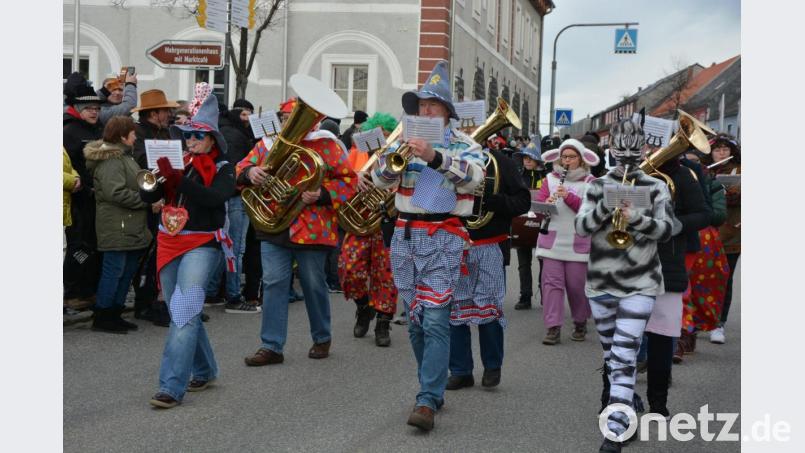 Das Bild zeigt Teilnehmer bei einem sogenannten &quot;Spaziergang&quot; in Erbendorf am 9. Januar. An diesem Tag kamen rund 380 Menschen zusammen. Archivbild: rw