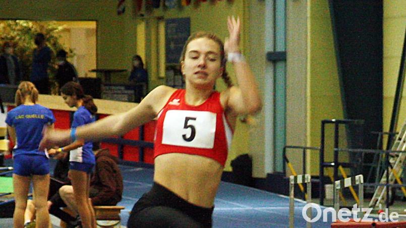 Lea Kreuzer gewann bei der nordbayerischen Meisterschaft unter anderem im Weitsprung die Silbermedaille. Bild: R. Kreuzer