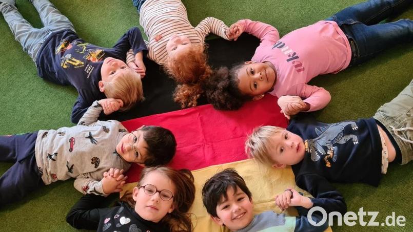 Kinder aus acht Nationen besuchen die Kindertagesstätte St. Vitus in Schnaittenbach. In der Aktionswoche „Kinder dieser Welt“ werden deren Herkunftsländer genauer unter die Lupe genommen. Bild: ads