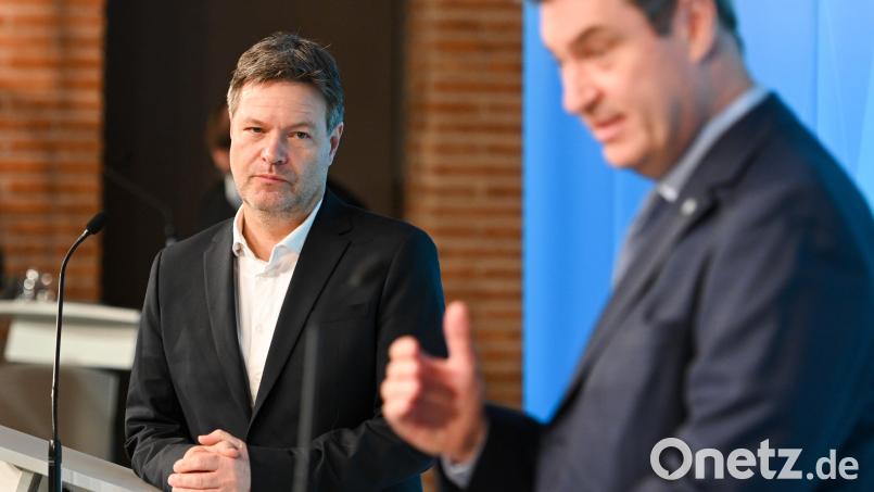Robert Habeck (Bündnis 90/Die Grünen), Bundesminister für Wirtschaft und Klimaschutz, und Markus Söder (CSU), Ministerpräsident von Bayern trafen sich, um das Thema Windkraft zu diskutieren. Bild: Tobias Hase