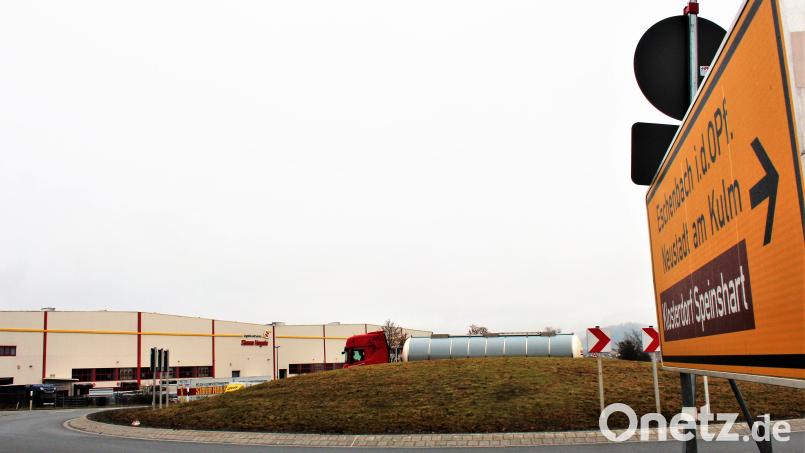 Der Hegele-Kreisverkehr soll schöner werden: Die Stadt Kemnath hofft auf Vorschläge aus der Bevölkerung. Bild: stg
