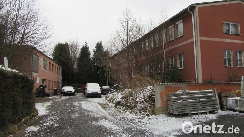 Die früheren Firmengebäude an der unteren Pfaffenreuther Straße (Bild) werden abgerissen, wodurch Platz entsteht für neue Wohnhäuser. Bild: kgg