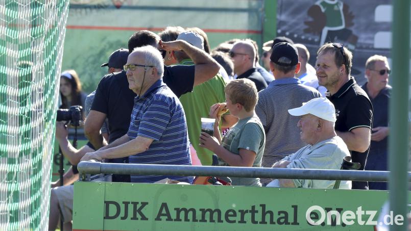 Mit über 300 Besuchern pro Spiel verzeichne die DJK Ammerthal eine leicht höheren Zuschauerschnitt, erklärt Sportdirektor Tobias Rösl. Archivbild: Hubert Ziegler