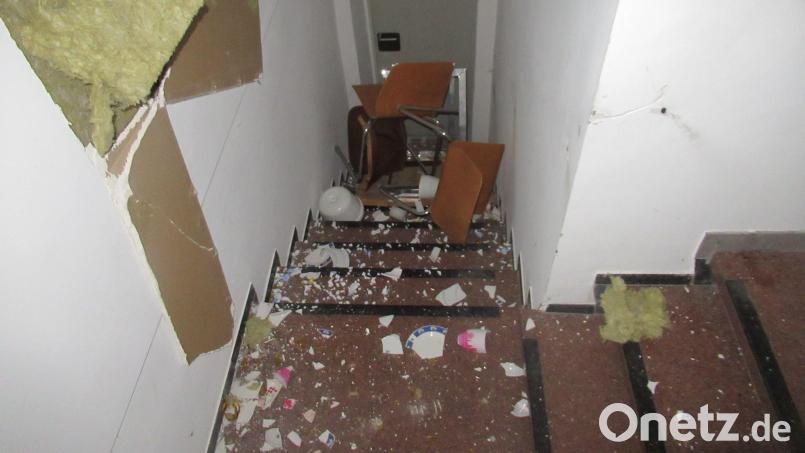 Ein Teil der Verwüstung im Gebäude an der Kastler Straße. Die Polizei ermittelte als Täter eine Gruppe Jugendlicher, deren Anführer 13 Jahre alt ist. Bild: Polizeiinspektion Amberg