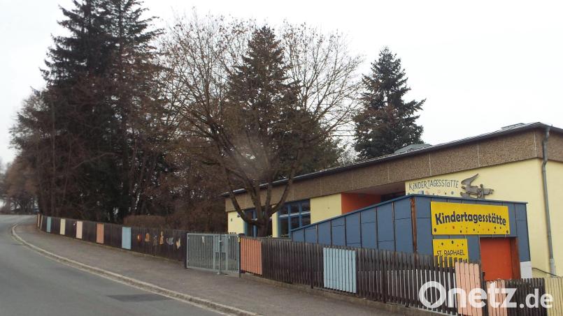 Als die Kinder am Freitag aus der Kita abgeholt wurden, war das Wäldchen noch da, am Samstag wurde es gerodet. Bild: e