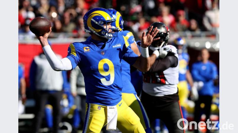 Los Angeles Rams-Quarterback Matthew Stafford macht sich bereit zum Wurf. Foto: Mark Lomoglio/FR171610 AP/dpa Bild: Mark Lomoglio