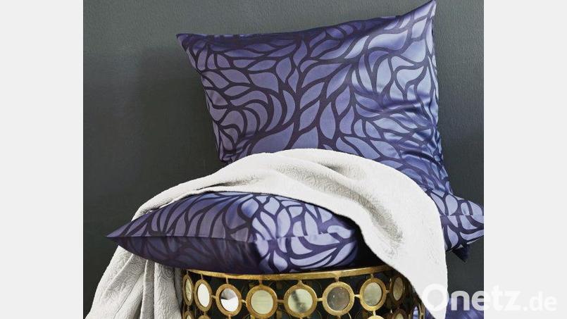Auch Bettwäsche gibt es natürlich in Lilatönen. Bild: Schlossberg/dpa