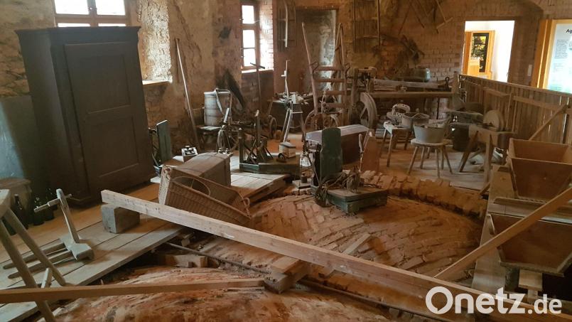 Im Haushalt 2022 ist bereits ein erster Ansatz, der bei weitem nicht ausreicht, für die Restaurierung der Gewölbe im Schloss Burgtreswitz enthalten. Nach Abschluss der Arbeiten am „böhmischen Kappengewölbe“ im Südflügel des Schlosses (Bild) kann der Raum endlich für Museumszwecke genutzt werden. Bild: gi