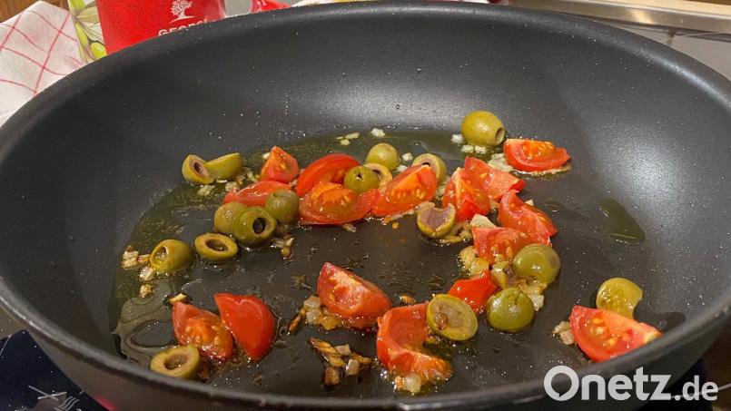 Teflon ist der Handelsname für Polytetrafluorethylen (PTFE). eine Grundsubstanz hierfür ist Flusssäure, mit der das neue Nabburger Unternehmen Alkeemia Deutschland handelt.. Bild: Völkl