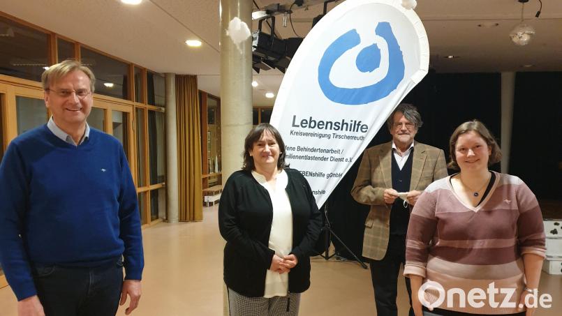 Berthold Kellner, Marianne Schieder, Friedrich Wölfl und Christina Ponader (von links) tauschten sich in Mitterteich zur Demokratieförderung aus. Bild: Netzwerk Inklusion/exb