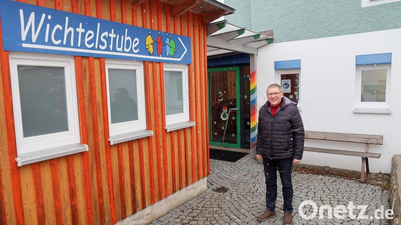 Bürgermeister Oskar Schuster freut sich auf die Erweiterung des Kinderhauses Friedenfels. Bild: bsc