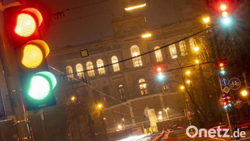 Die Ampel und der Strom. Symbolbild: Peter Kneffel