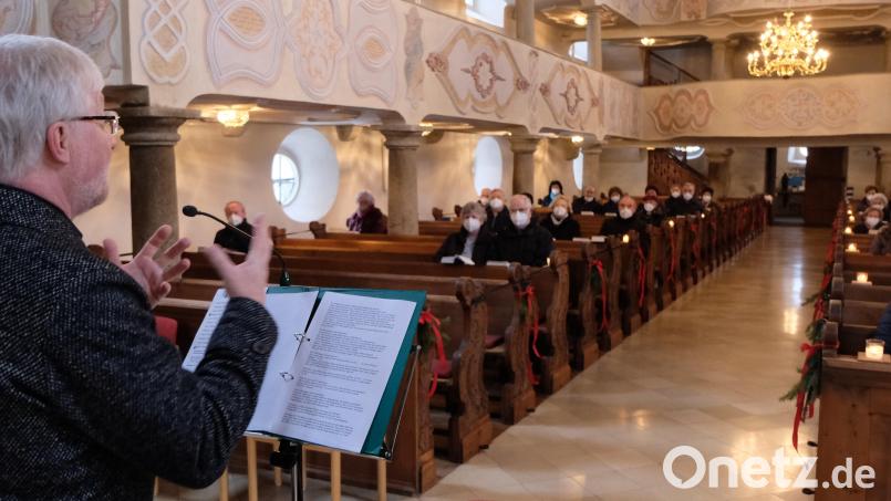 „Wer zu mir kommt, den werde ich nicht abweisen „.Pfarrer Wilfried Römischer verkündete beim Seniorenkreis „ Klub 70 „ die Jahreslosung 2022. Bild: le