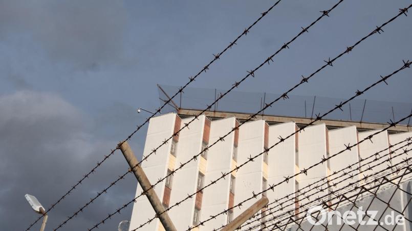 Im Gefängnis ist ein Streit zwischen Zellengenossinnen eskaliert. Symbolbild: Bernd Weißbrod