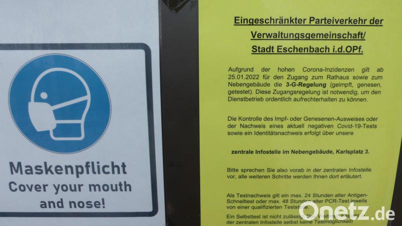 Seit Dienstag gilt im Rathaus Eschenbach die 3-G-Regelung. Der Zutritt ist nur noch über die Info-Stelle möglich. Bild: rn