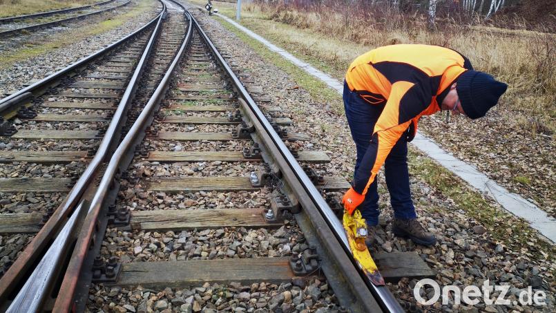 Im Müllkraftwerk springt ein Waggon aus dem Gleis und beschädigt das Gleisbett. Ab diesem Moment befindet sich der Großbetrieb im Krisenmodus. Erst am Mittag des nächsten Tages kann leichte Entwarnung gegeben werden Bild: Thomas Dobler
