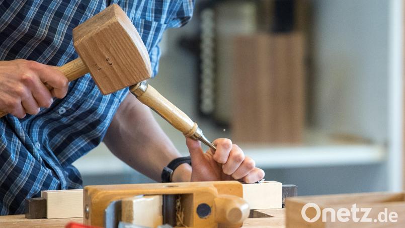 Handwerksbetriebe haben es während der Corona-Pandemie nicht leicht. Vor allem die Lieferengpässe machen allen zu schaffen. (Symbolbild) Bild: Sebastian Gollnow