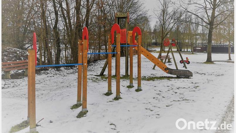 Der Spielplatz am Eslarner Kurpark ist gut erhalten, soll aber neue Geräte bekommen. Bild: gz