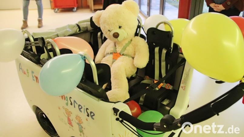 Der Teddy übernimmt das Probesitzen im neuen Krippenwagen. Bild: jma