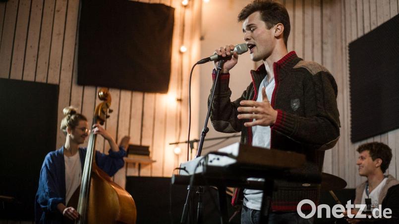 Stücke aus seinem aktuellen Album „Syllabulism“ bringt das Ensemble um Kilian Sladek am 16. Februar mit nach Amberg in den Casino-Saal. Bild: Nauris Krūmiņš/exb