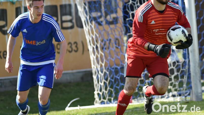 Burglengenfelds Torwart Marco Epifani (rechts) fängt in der kommenden Saison für den TB Roding die Bälle. Bild: Alfred Schwarzmeier