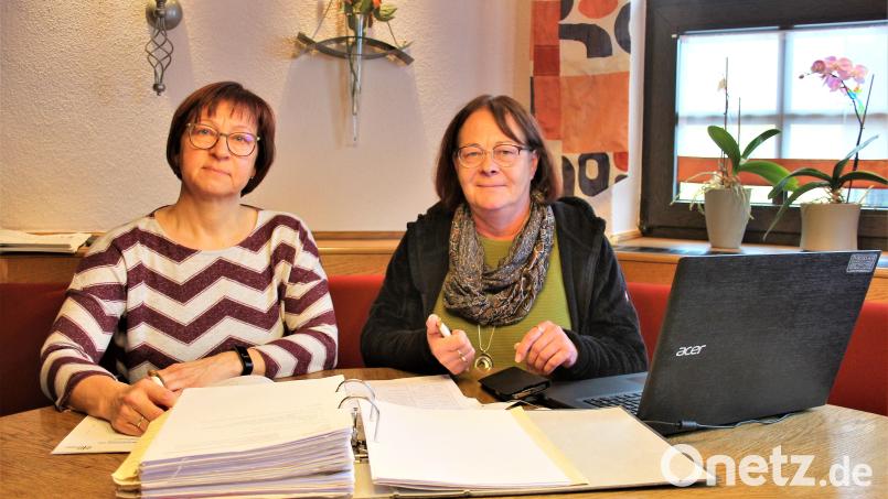 Elfriede Schindler (links) und Martina Heindl sind verzweifelt auf der Suche nach einem neuen Vorstand für den Katholischen Frauenbund Waldeck. Bild: stg