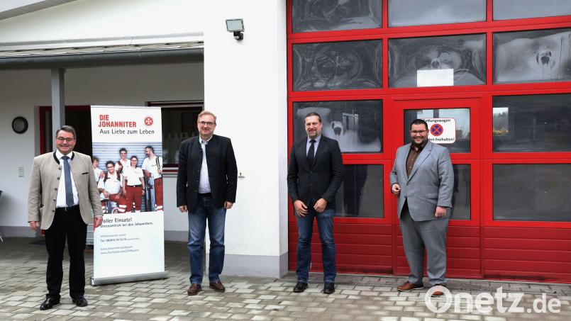 Mit dem Landtagsabgeordneten Alexander Flierl (Zweiter von links) sprachen (von links) Regionalvorstand Martin Steinkirchner, Rettungsdienstleiter Franz Zirngibl und Regionalvorstand Tobias Karl. Bild: Maximiliane Fröhlich/exb
