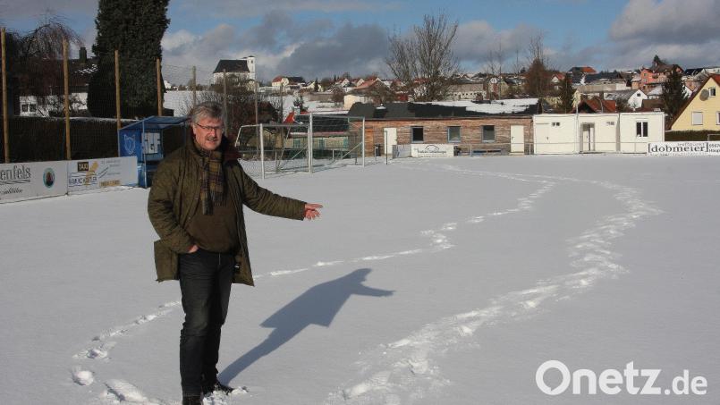 Auf dem Gelände am Jahnweg, das derzeit noch als Fußballplatz genutzt wird, sollen einmal Wohnhäuser errichtet werden. Bild: wro