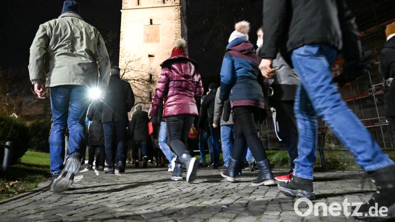 &quot;Corona-Spaziergänge&quot; sind Versammlungen - und sollen künftig auch so behandelt werden. Bild: Felix Kästle