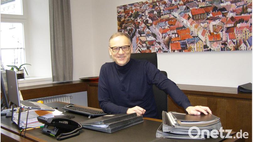 Bürgermeister Bernd Sommer in seinem Büro im Rathaus Waldsassen Bild: pz