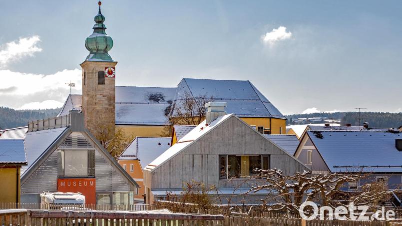 Mit der gewählten Perspektive hat Günter Uschold auf dem erstplatzierten Foto eine Einheit von Museum, Stadtarchiv und Stadtpfarrkirche geschaffen. Bild: Günter Uschold