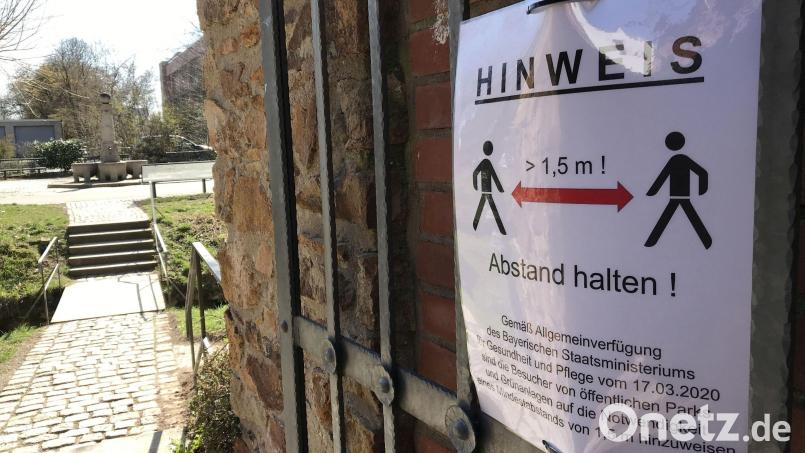 Der Mindestabstand muss nicht mehr überall zwingend eingehalten werden. Symbolbild: Gabi Schönberger