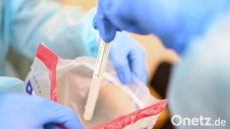 Immer mehr Tests sind positiv. Symbolbild: Felix Kästle/dpa