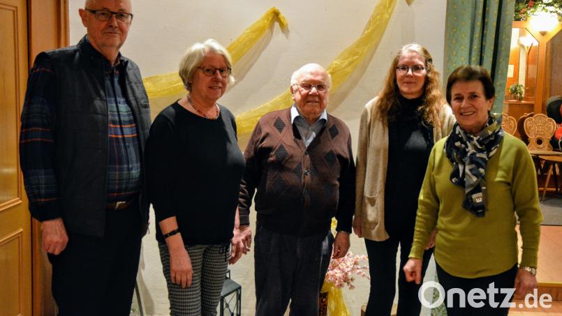 Der neue Vorstand des Skat- und Romméclubs Amberg-Raigering (von links): Schriftführer Peter Fischer, Kassenführung Franziska Körmer, Spielleiter Karl Biehler, Zweite Vorsitzende und Rommésprecherin Birgit Eckl und Vorsitzende Maria Sperber. Bild: fdl