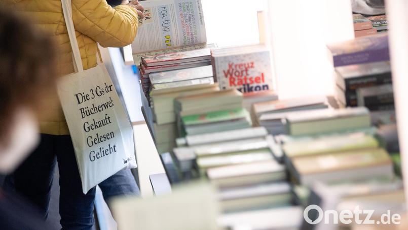 Trotz Einschränkungen kann die Gemeindebücherei aus dem vergangenen Pandemiejahr auch Erfreuliches berichten. Symbolbild: dpa/Sebastian Gollnow