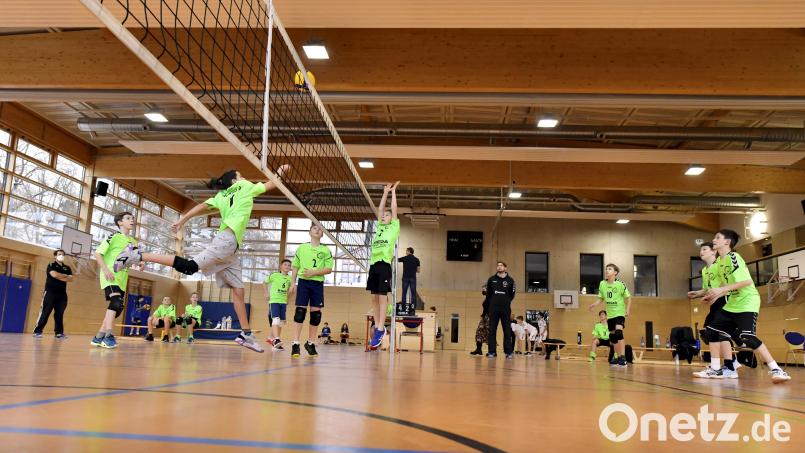 Gleich zum Auftakt der Oberpfalzmeisterschaft gab es das vereinsinterne Duell zwischen dem VC Amberg I und dem VC Amberg II. Bild: Hubert Ziegler