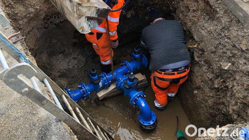 Die Bauhofmitarbeiter in Schmidmühlen hatten zwischen Weihnachten und Dreikönig vier Wasserrohrbrüche zu beheben. In der Bahnhofstraße musste sogar ein komplettes Schieberkreuz ausgetauscht werden. Bild: bö