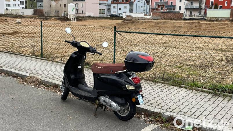 Dieser Roller ist einigen Weidenern aufgefallen. Auf Facebook wurde gerätselt, wer der Besitzer des schicken Flitzers sein könnte. Bild: exb/Reinhold Bortner
