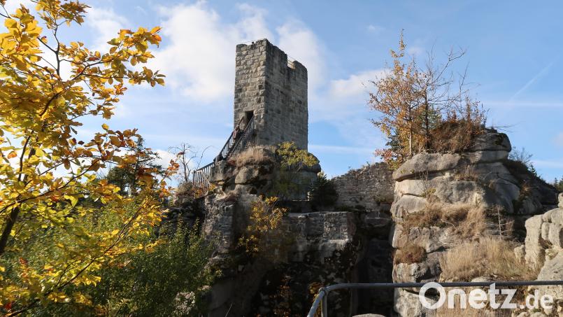 Die Burgruine Weißenstein ist eines der beliebten Wanderziele im Steinwald. Pflegemaßnahmen, Besucherlenkung und Artenschutz erfordern großen Einsatz im Naturpark. Um die Neuausrichtung zu finanzieren, bittet man die Mitgliedsgemeinden um einen höheren Beitrag. Archivbild: bsc