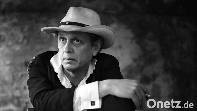 Der Finne Martti Mäkkelä präsentiert seine dunklen Folk-Songs am 12. Februar in der Weidener Milchbar. Bild: Robert Soellner/exb